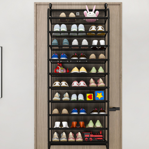 Rangement à chaussures à plusieurs niveaux suspendu à une porte, vu de face.